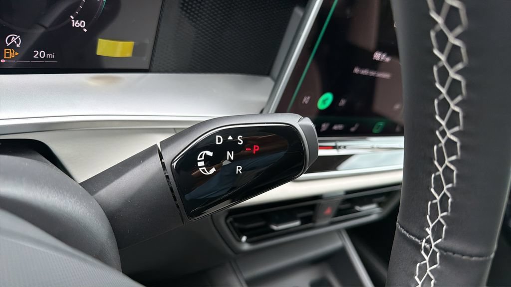 New 2026 Volkswagen Tiguan SE FWD image 14