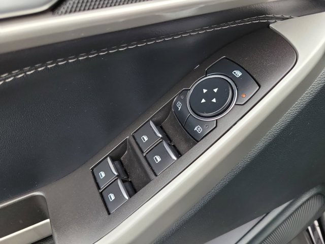 Certified 2023 Ford Explorer XLT RWD image 16