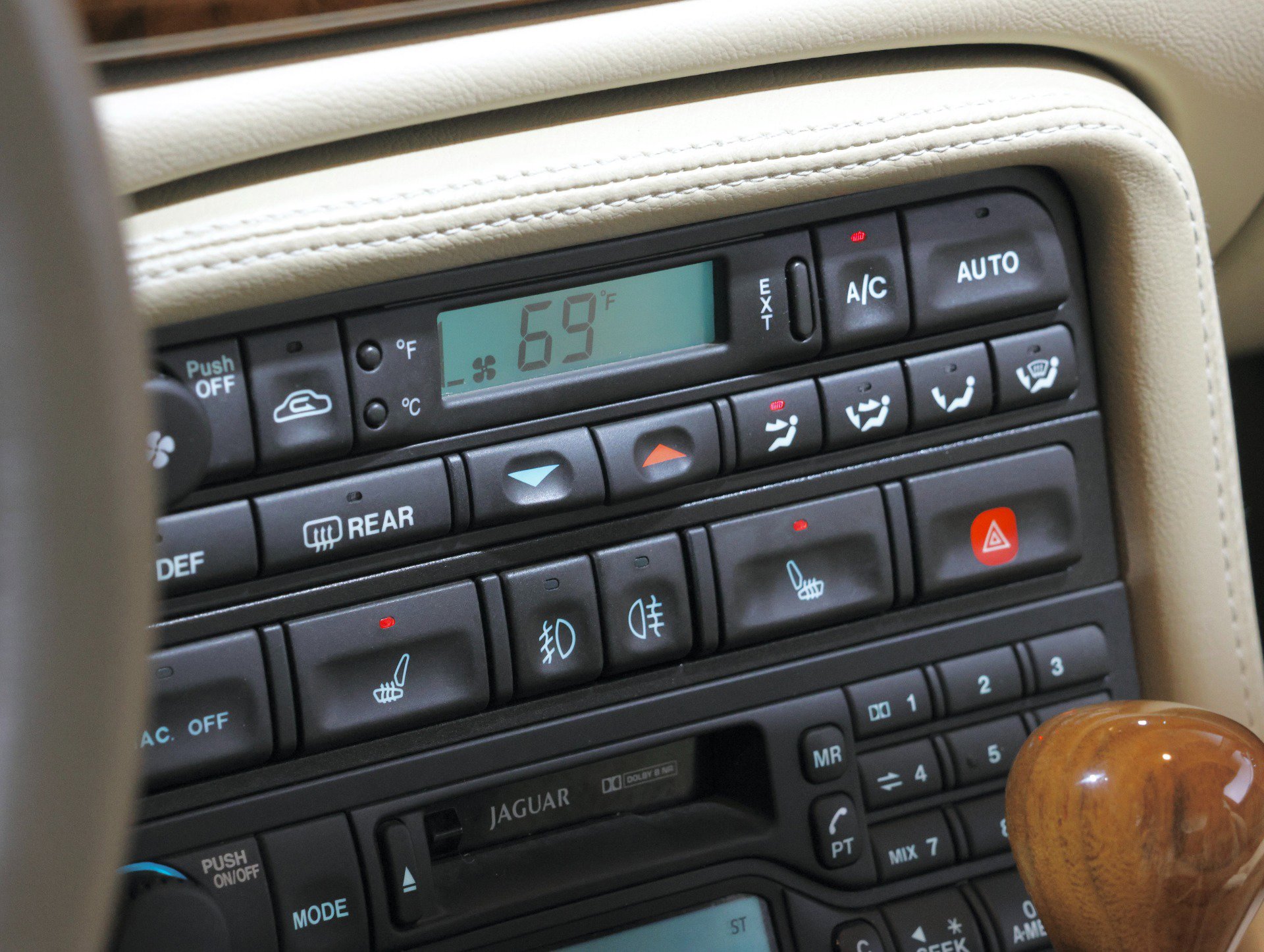 Used 2002 Jaguar XK8 Coupe image 78