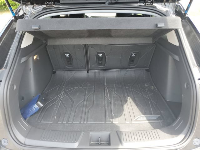 New 2026 Chevrolet Trax LT w/ Sunroof Package FWD image 9