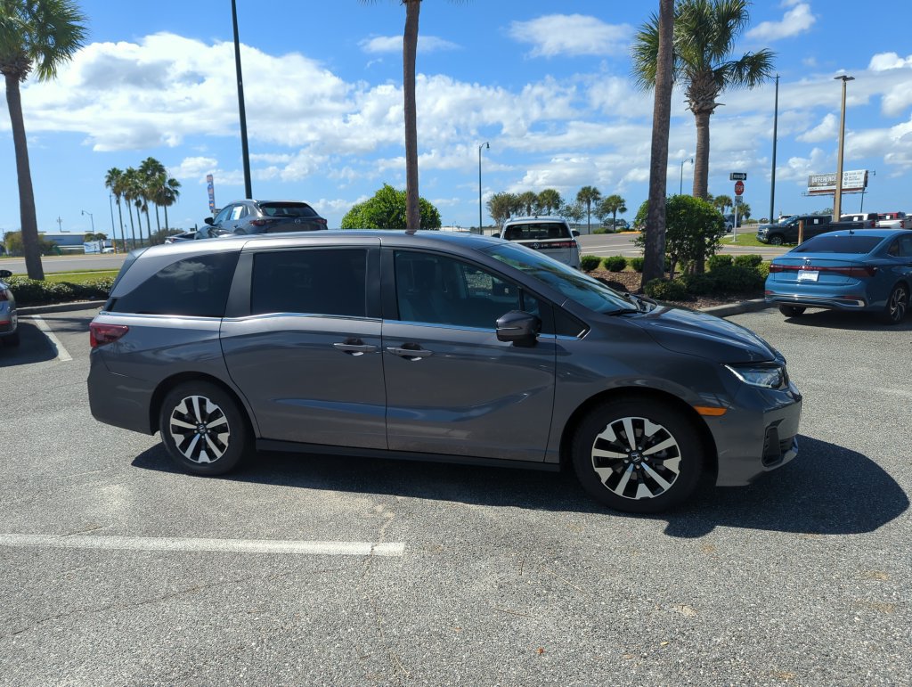 Used 2025 Honda Odyssey EX-L image 2
