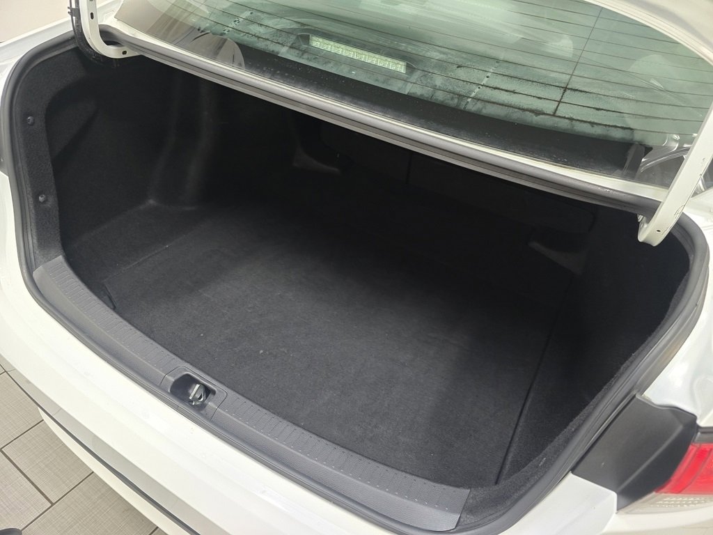 Used 2021 Toyota Corolla LE image 15