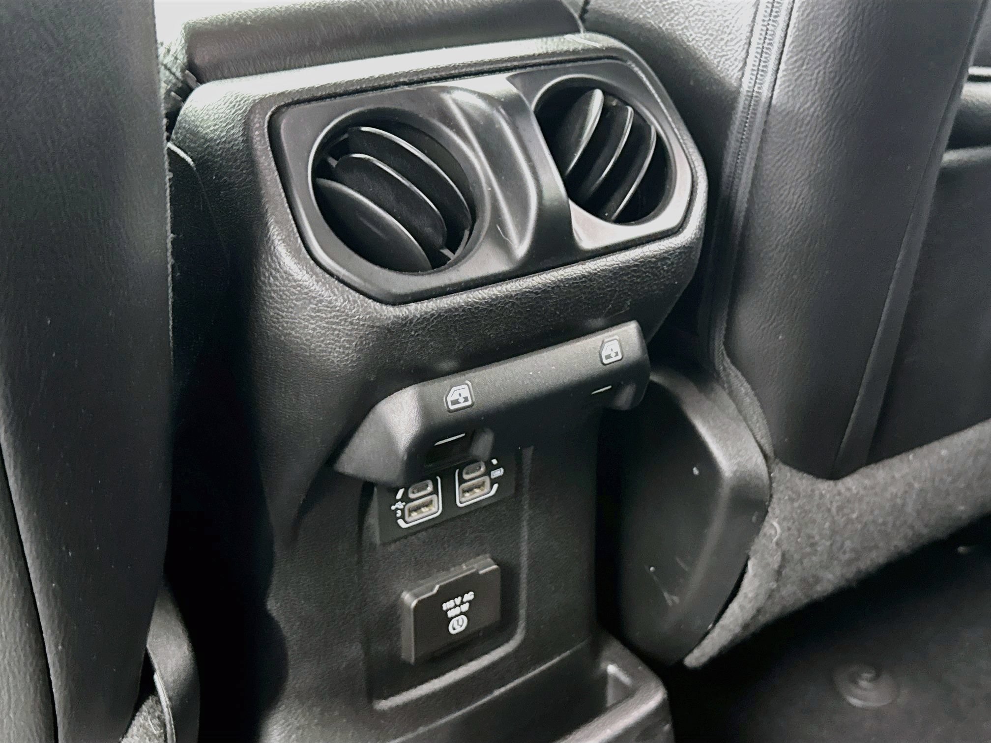 Used 2018 Jeep Wrangler Unlimited Sahara w/ Uconnect 4C Nav & Sound Group AWD/4WD image 20