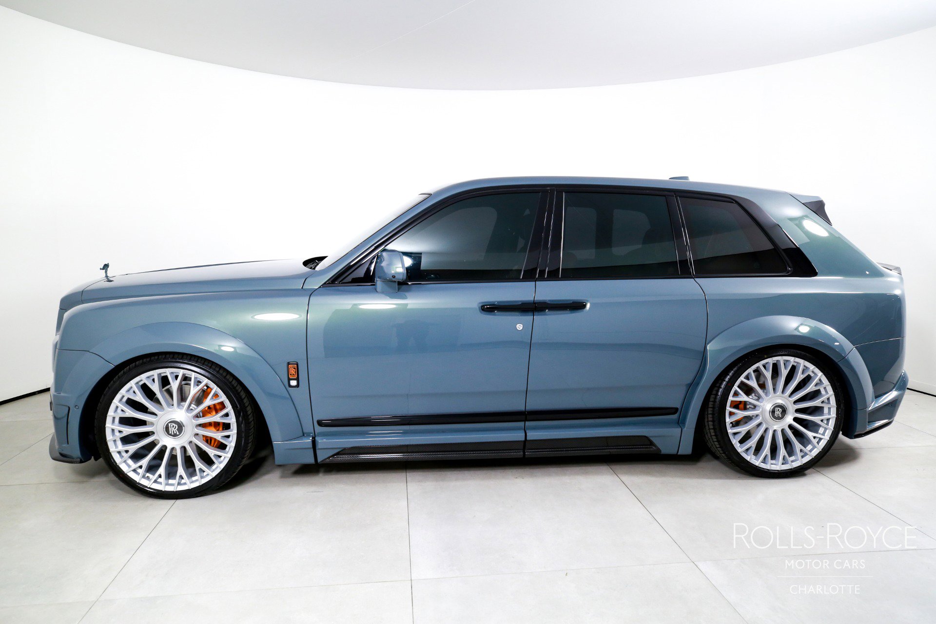 Used 2025 Rolls-Royce Cullinan image 3