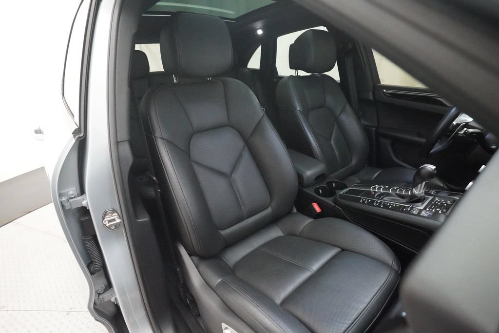 Used 2020 Porsche Macan AWD/4WD image 27