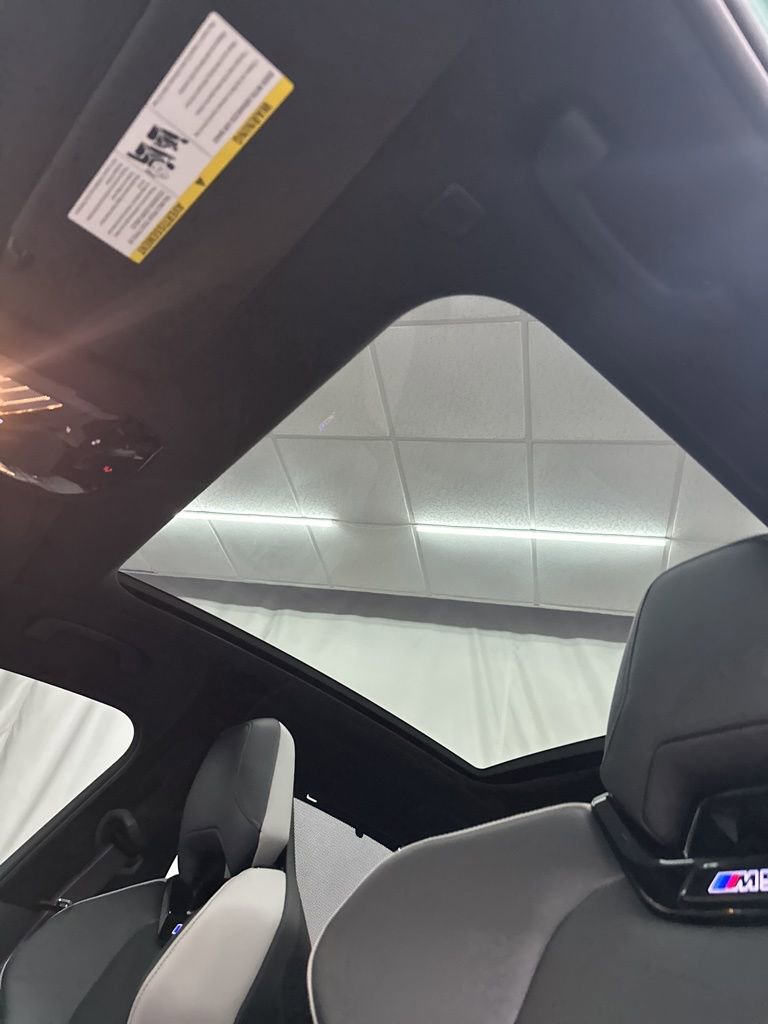 Used 2026 BMW M5 w/ Executive Package image 21