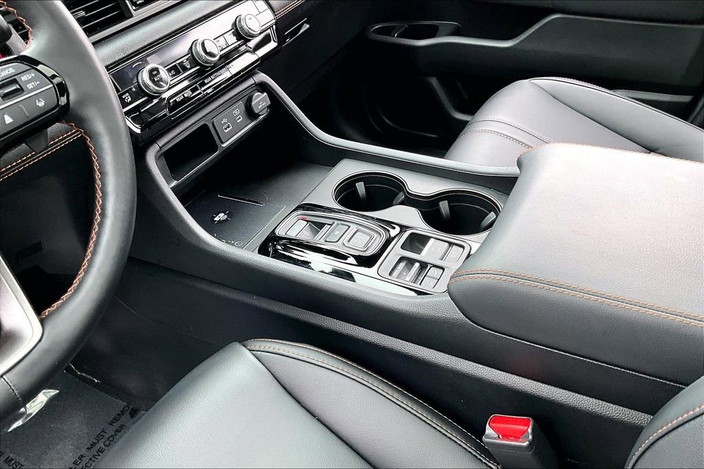 Used 2025 Honda Pilot TrailSport image 15