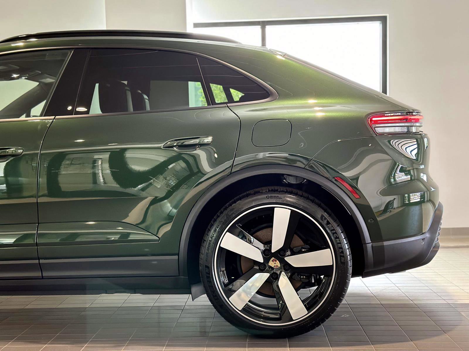 New 2024 Porsche Macan 4 Electric image 13