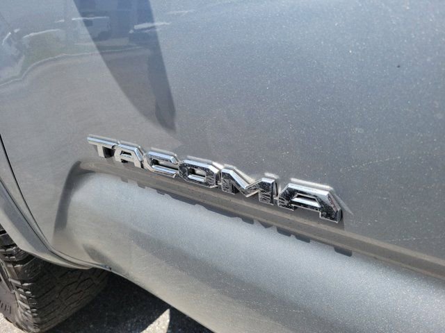 Used 2019 Toyota Tacoma SR5 RWD image 8
