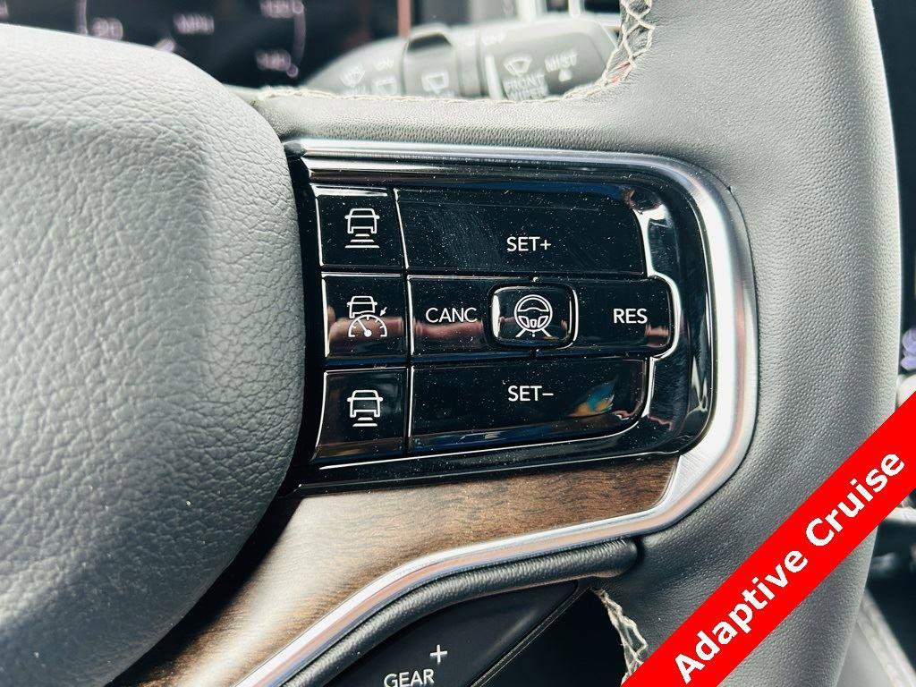 New 2024 Jeep Grand Wagoneer L 4WD w/ Convenience Group III image 8