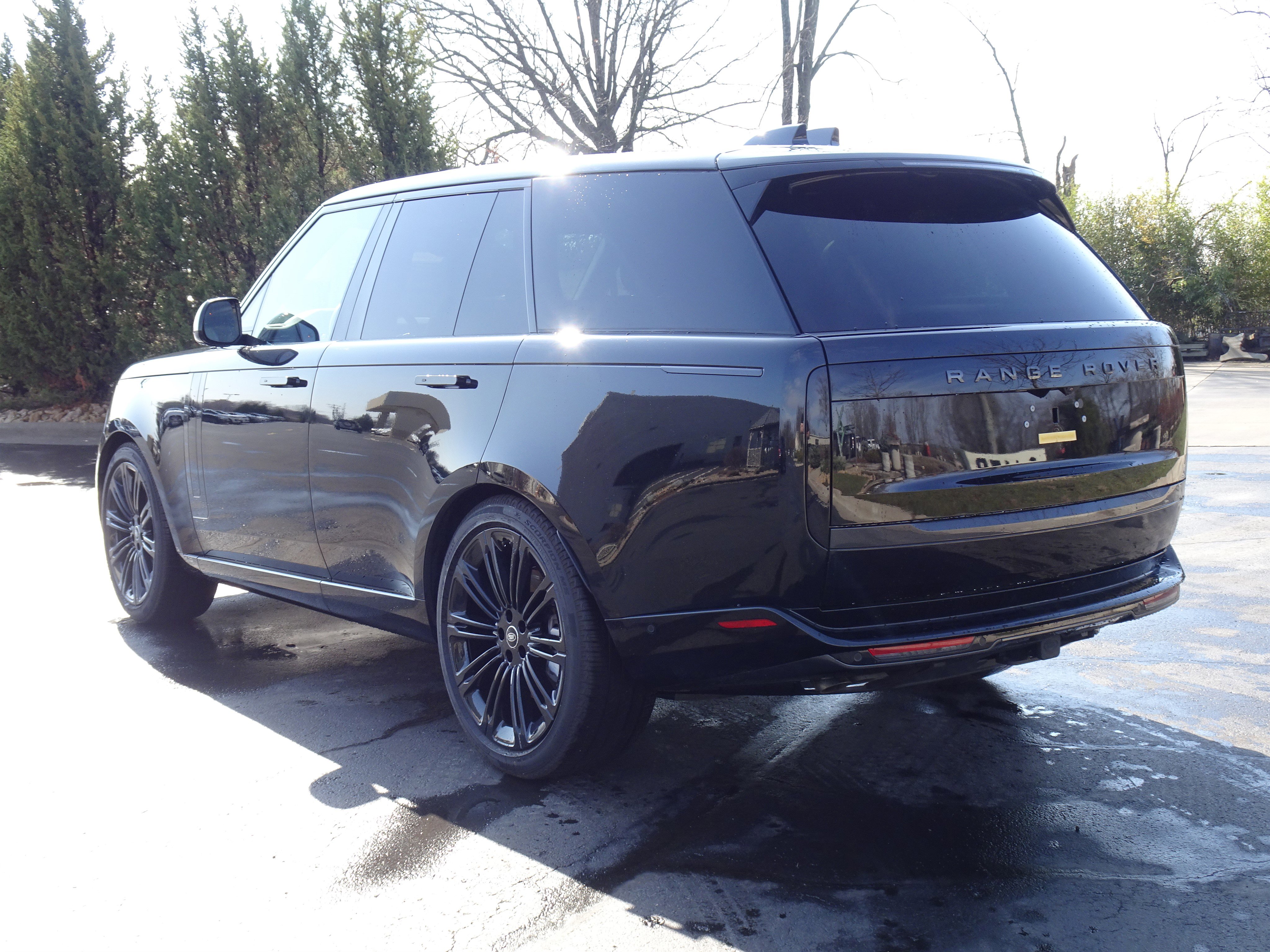 Certified 2025 Land Rover Range Rover SE image 7