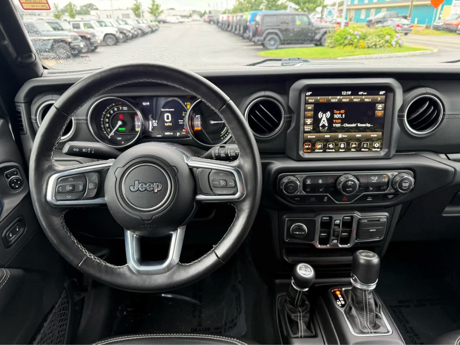 Used 2023 Jeep Wrangler Unlimited Sahara w/ Cold Weather Group AWD/4WD image 18