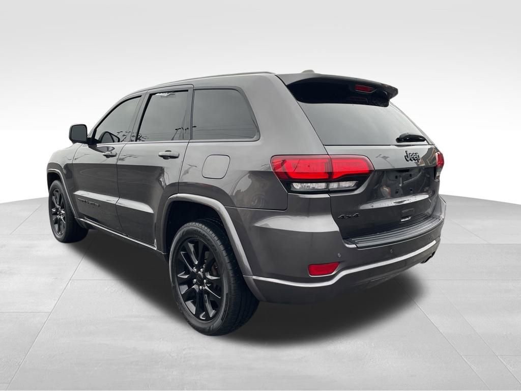 Used 2021 Jeep Grand Cherokee Laredo X image 3