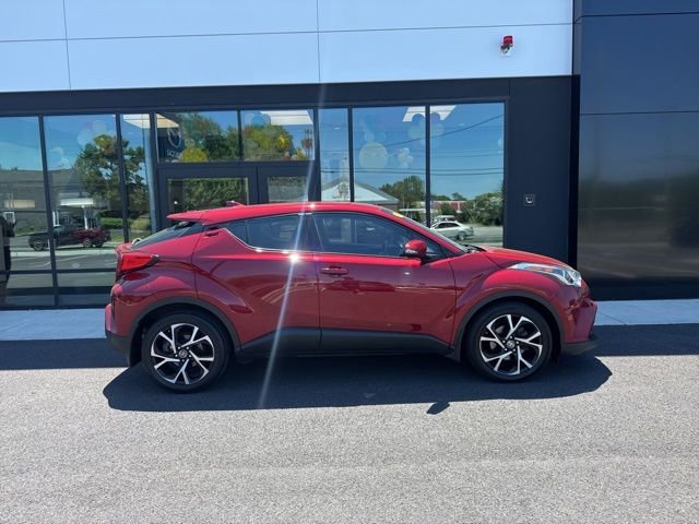 Used 2018 Toyota C-HR XLE FWD image 2
