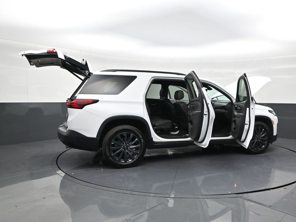 Used 2022 Chevrolet Traverse RS FWD image 28