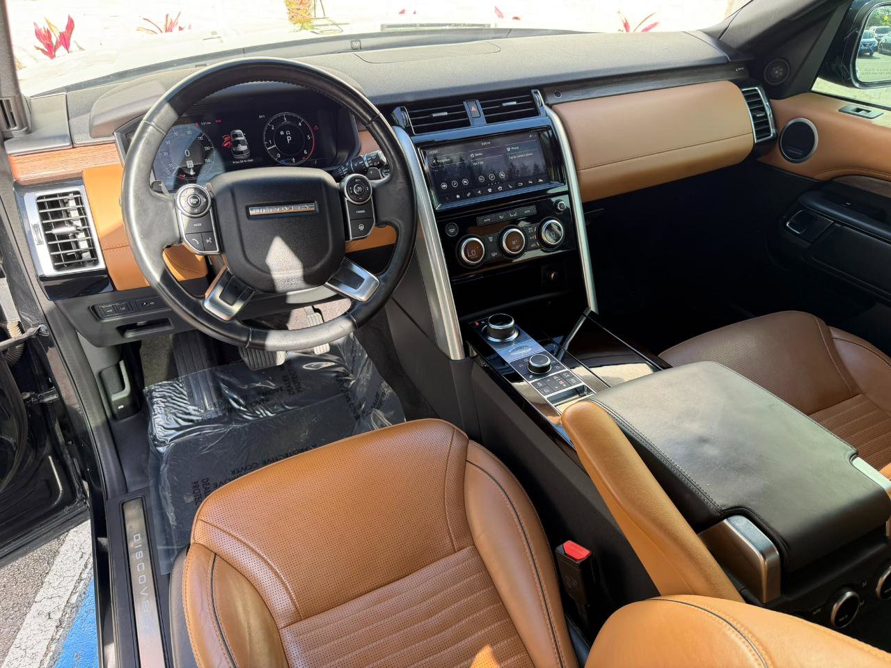 Used 2018 Land Rover Discovery HSE Luxury AWD/4WD image 27