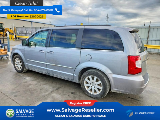 Used 2015 Chrysler Town & Country Touring FWD image 3