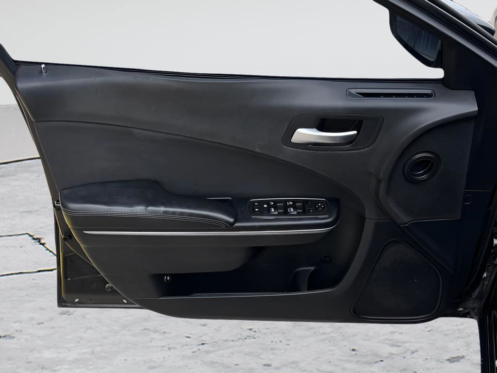 Used 2015 Dodge Charger SE RWD image 15