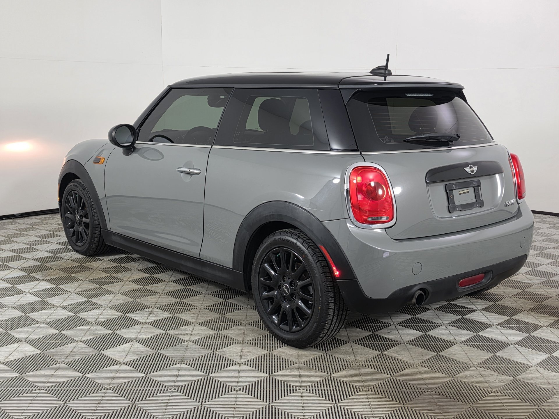 Used 2016 MINI Cooper 2-Door Hardtop FWD image 29