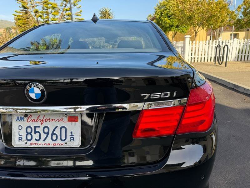 Used 2009 BMW 750i RWD image 24