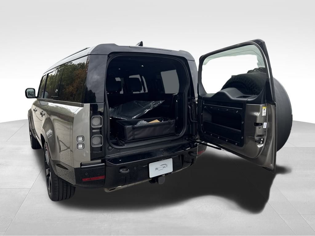 New 2024 Land Rover Defender 130 X image 9