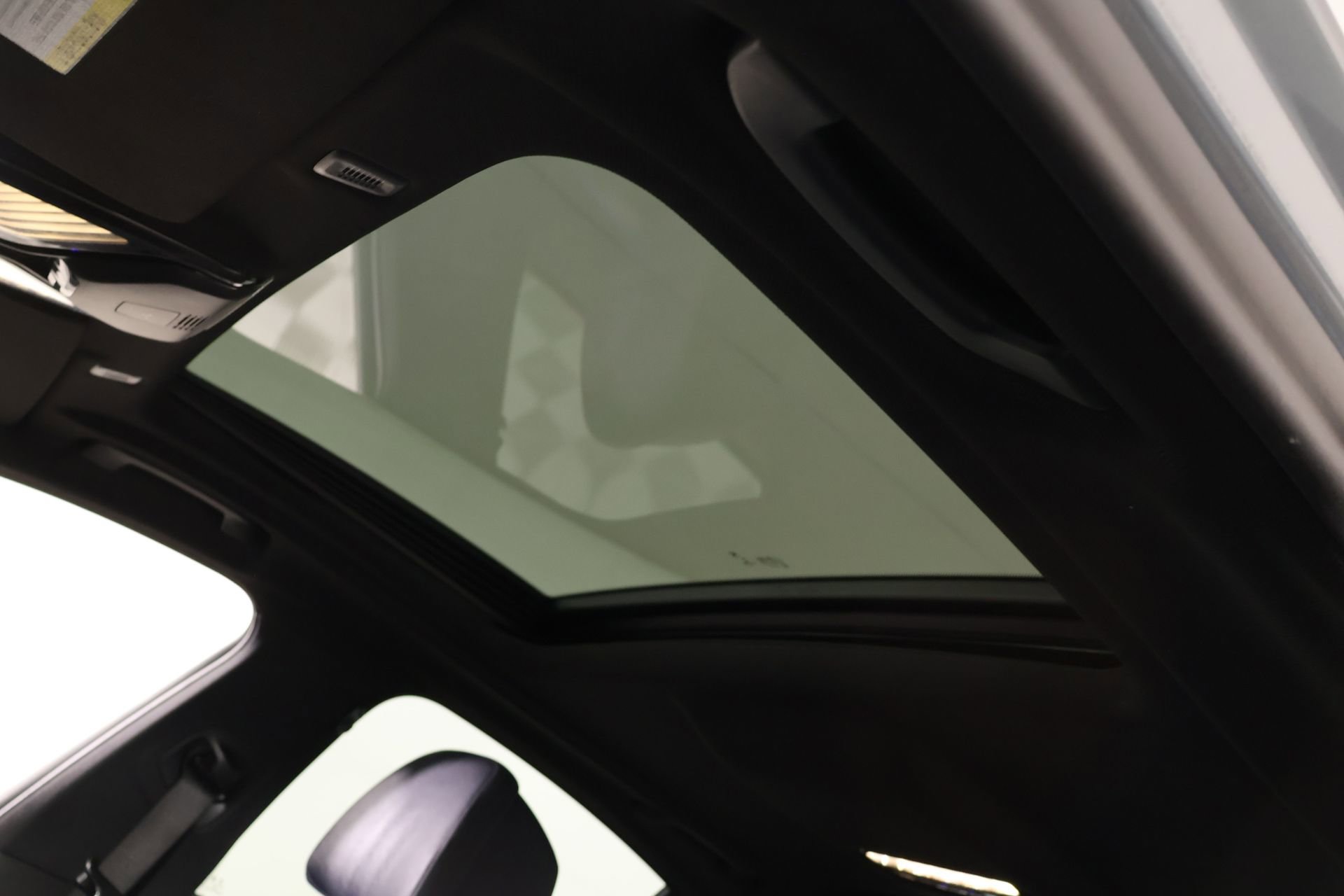 Used 2019 BMW M550i xDrive image 16