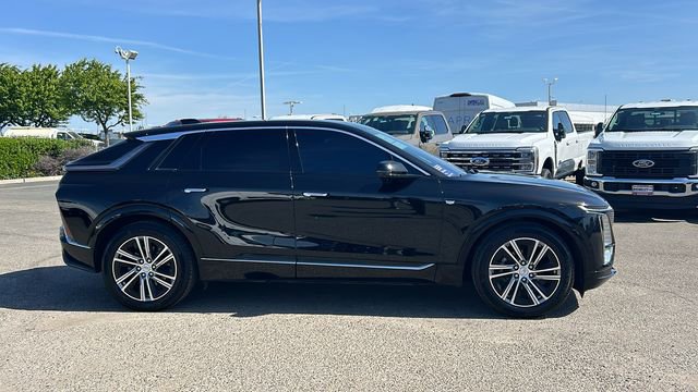Used 2025 Cadillac Lyriq Luxury RWD image 2