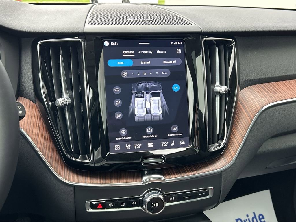 Certified 2023 Volvo XC60 B5 Plus AWD/4WD image 21