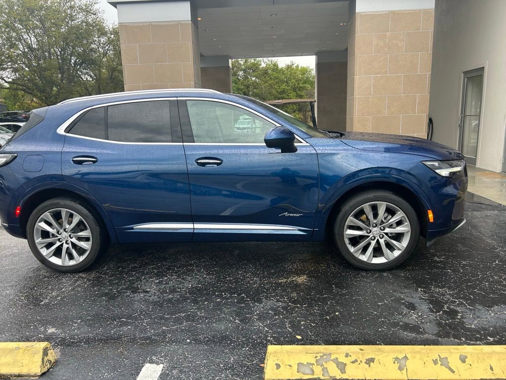 Used 2023 Buick Envision Avenir image 2
