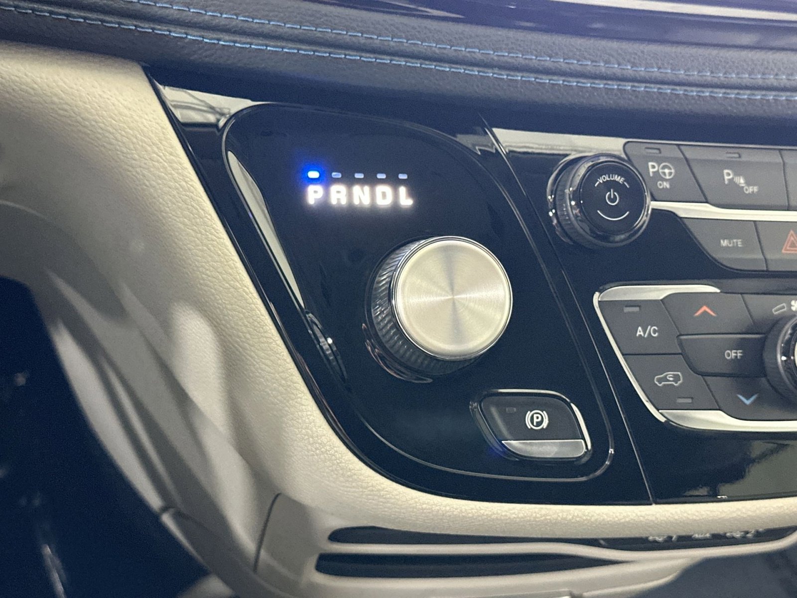 Used 2021 Chrysler Pacifica Touring-L image 32