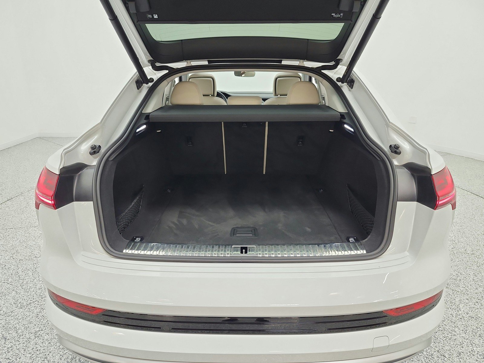 Used 2022 Audi e-tron Premium AWD/4WD image 19