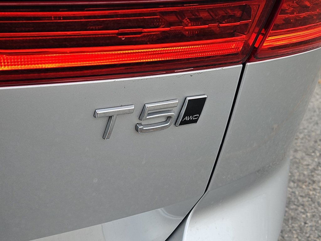 Used 2019 Volvo XC60 T5 Momentum w/ Premium Package AWD/4WD image 12