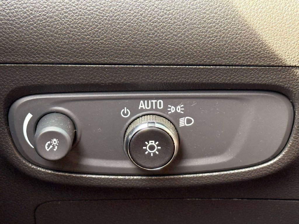 Used 2024 Buick Encore GX Avenir w/ Avenir Convenience Package AWD/4WD image 17