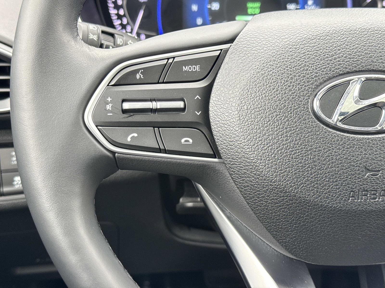 Certified 2020 Hyundai Santa Fe Limited image 9