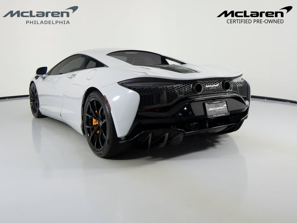 Used 2023 McLaren Artura image 7