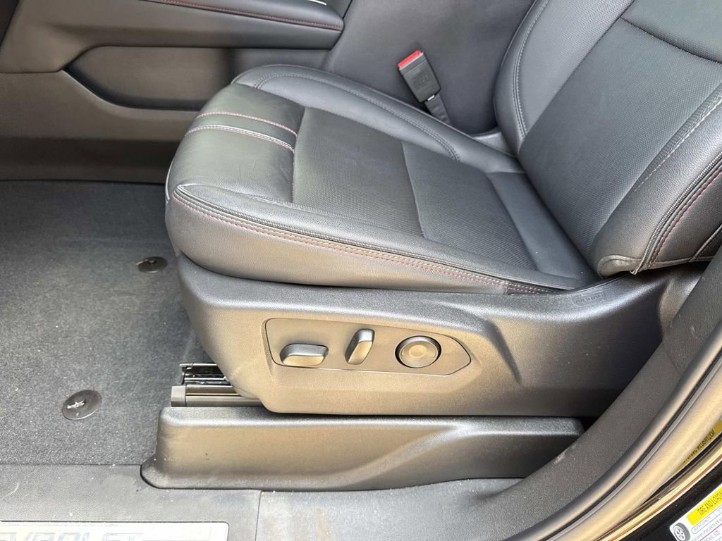 Used 2025 Chevrolet Suburban RST w/ Comfort Package RWD image 18