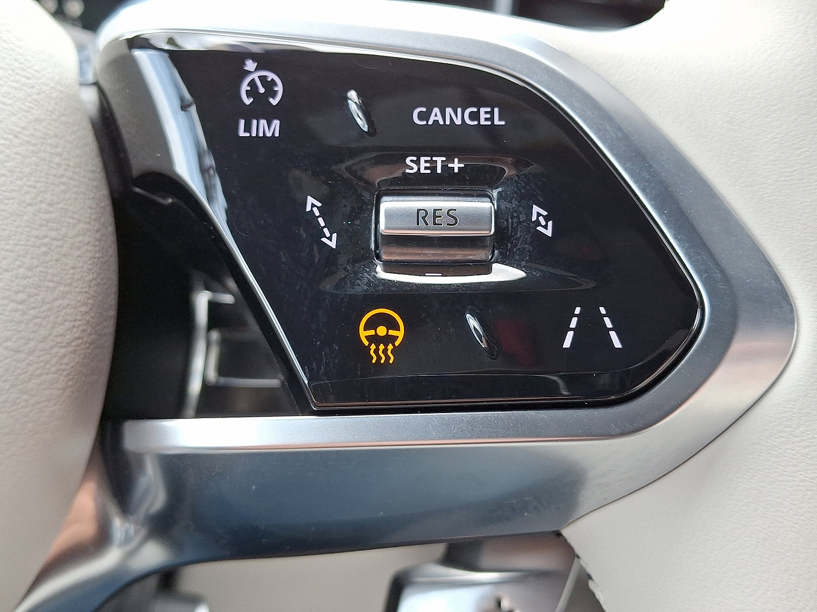 Certified 2025 Jaguar F-PACE R-Dynamic S image 26