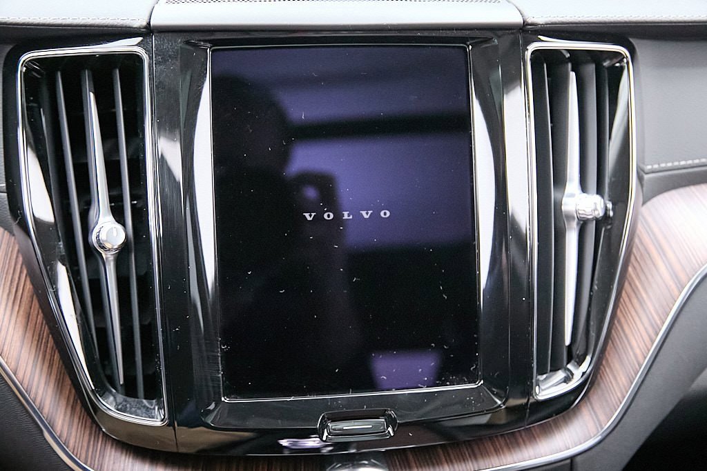 Certified 2023 Volvo XC60 B6 Ultimate w/ Protection Package Premier image 28