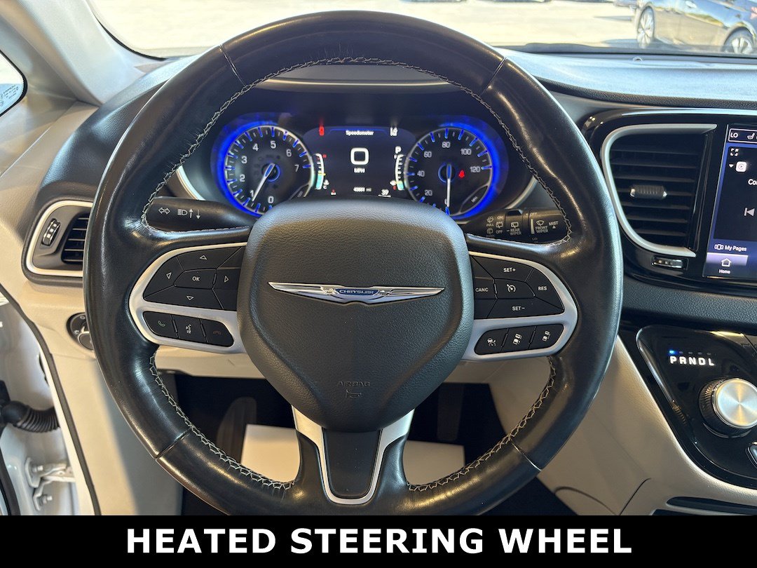 Used 2021 Chrysler Pacifica Touring-L FWD image 11