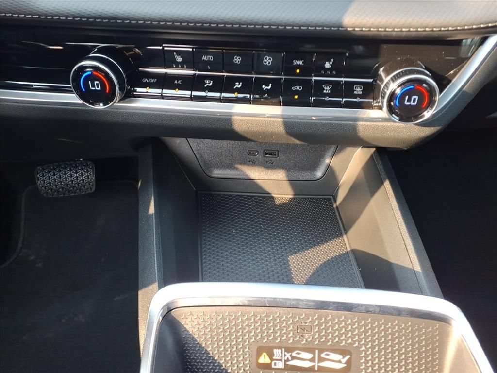 New 2027 Chevrolet Equinox LT w/ Convenience Package II FWD image 21