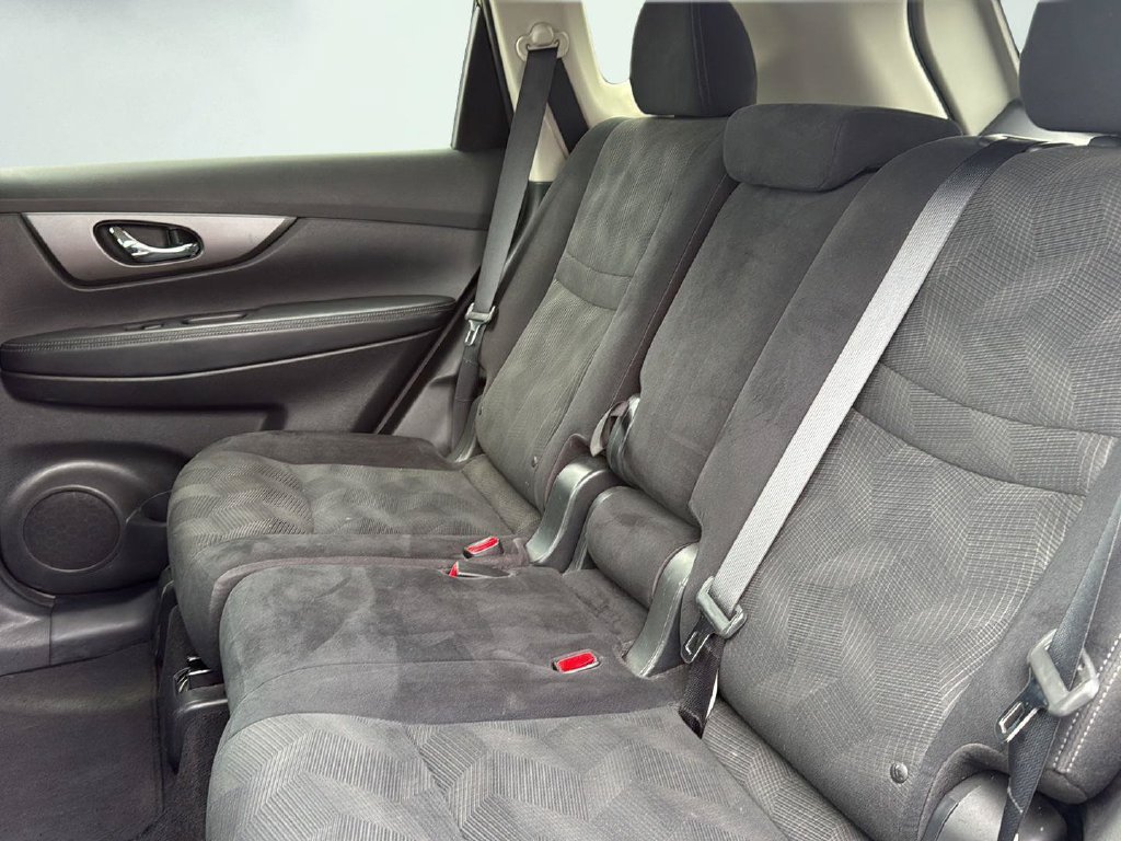 Used 2015 Nissan Rogue SV w/ SV Moonroof Package AWD/4WD image 3