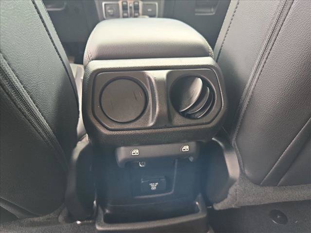 Used 2019 Jeep Wrangler Unlimited Sahara w/ Uconnect 4C Nav & Sound Group AWD/4WD image 16