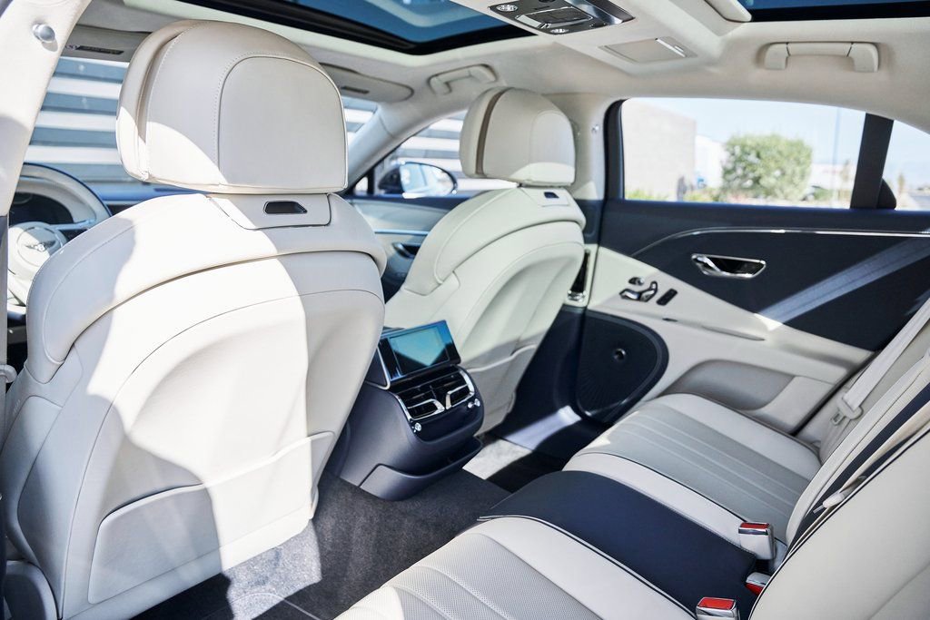 Used 2024 Bentley Flying Spur V8 AWD/4WD image 36