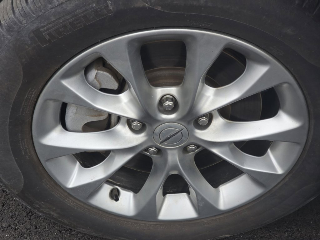 Used 2024 Chrysler Pacifica Touring-L w/ Uconnect Theater Family Group image 34