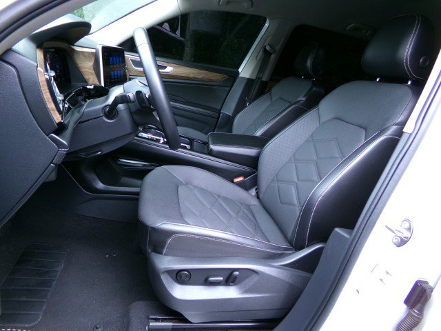 Used 2024 Volkswagen Atlas SE AWD/4WD image 13