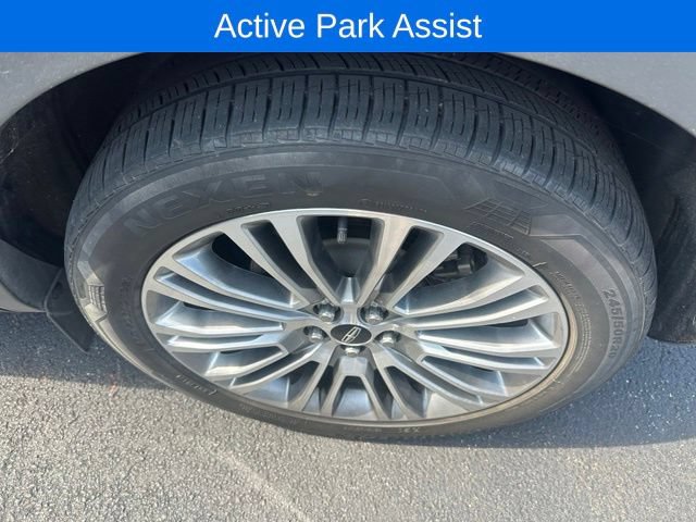 Used 2017 Lincoln MKX Reserve w/ Driver Assistance Package FWD image 7