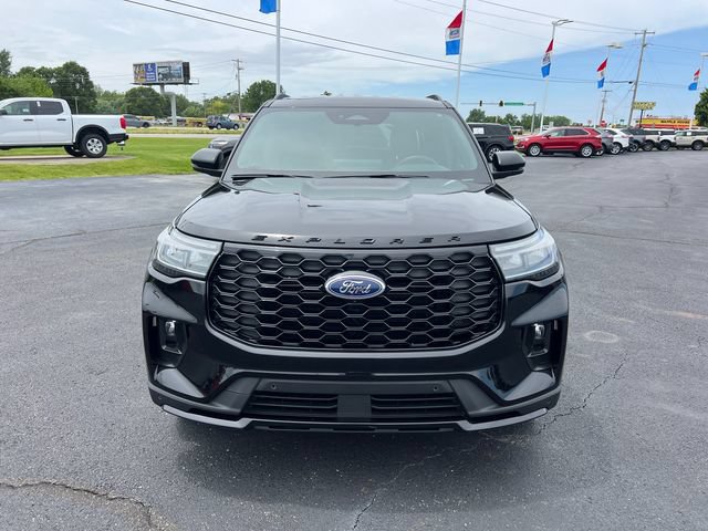 Certified 2025 Ford Explorer ST-Line AWD/4WD image 2