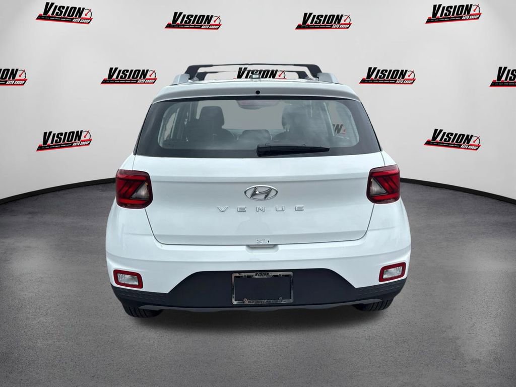 Certified 2025 Hyundai Venue SEL FWD image 6