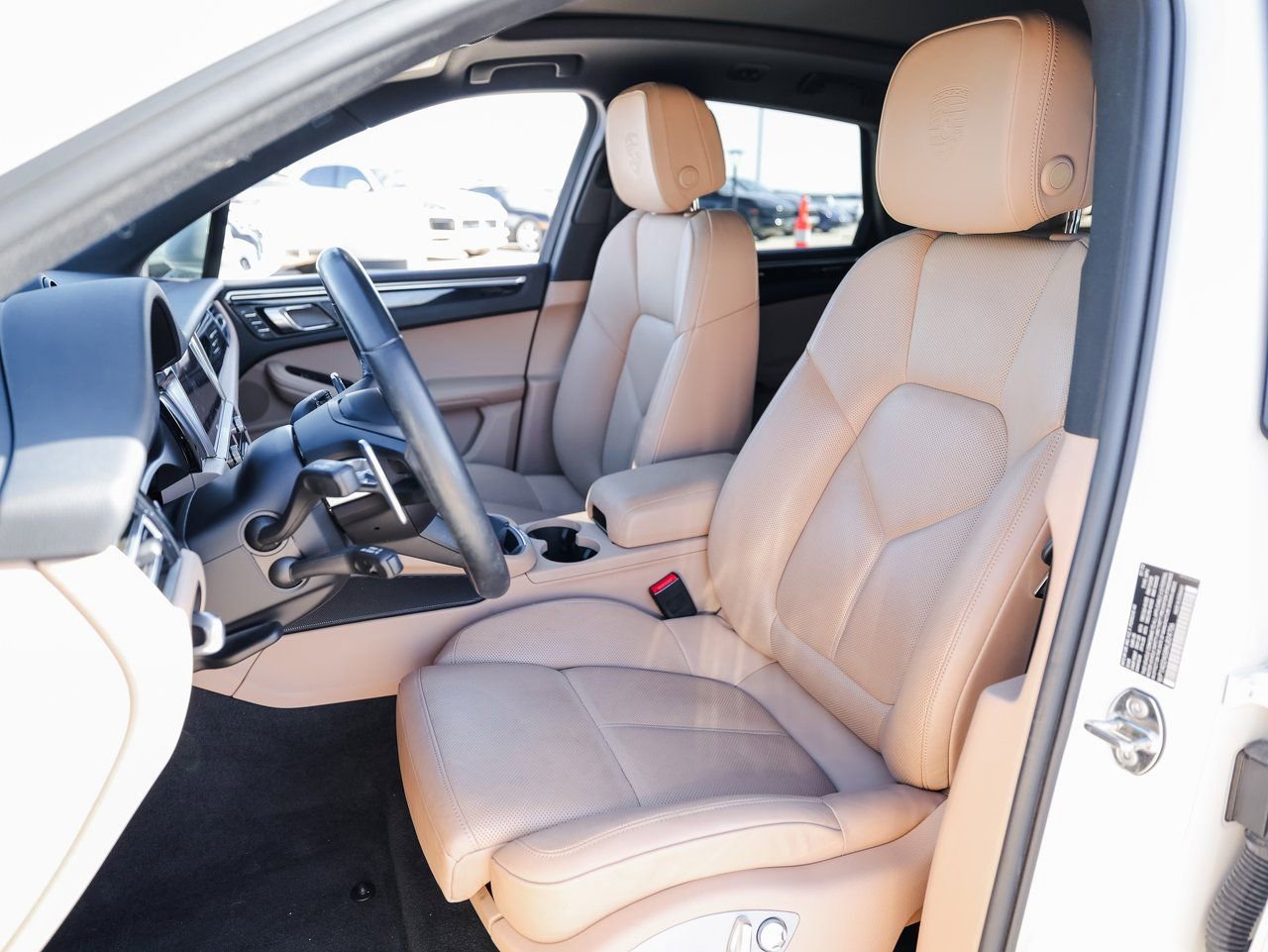 Certified 2022 Porsche Macan S image 5