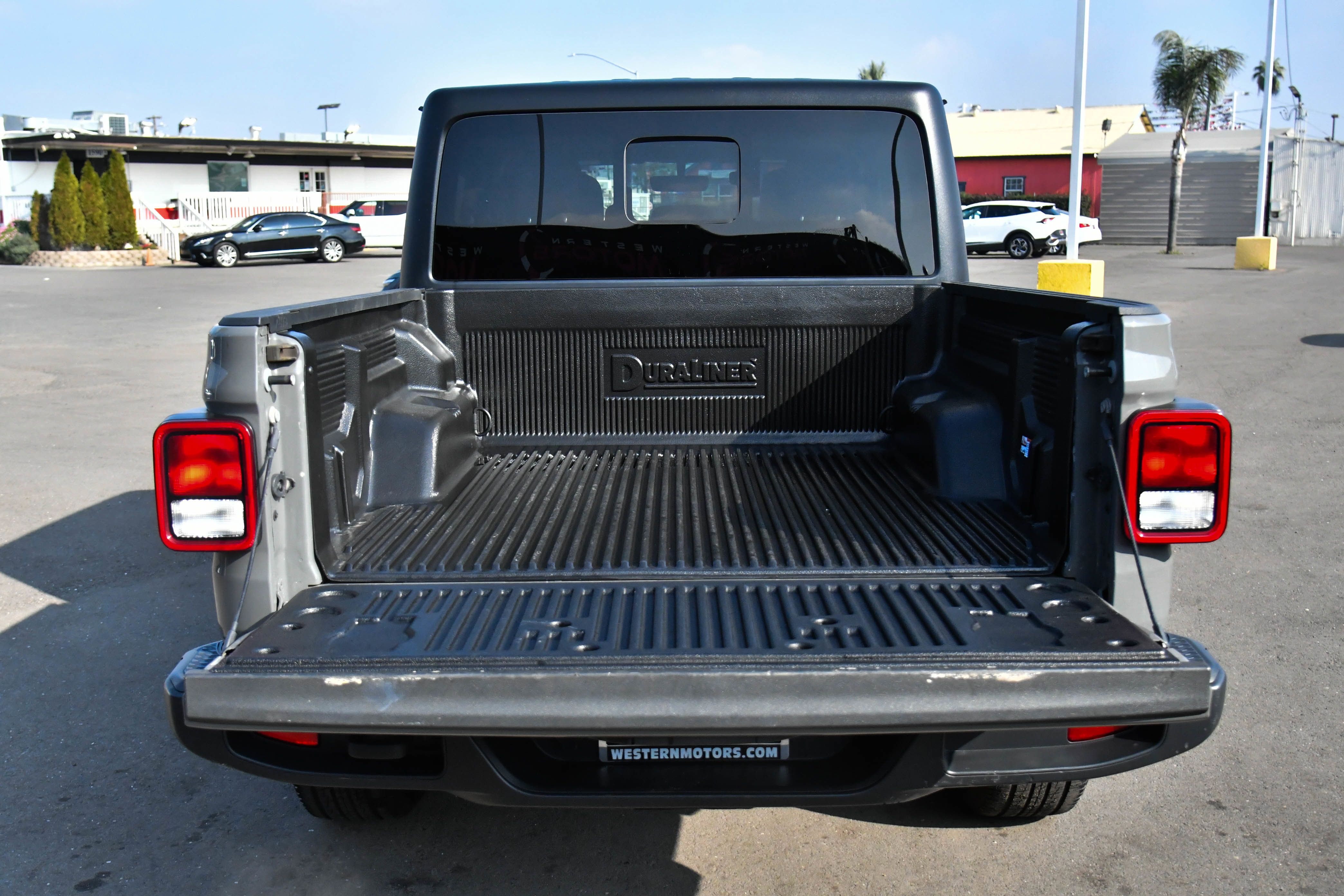 Used 2023 Jeep Gladiator Overland image 40
